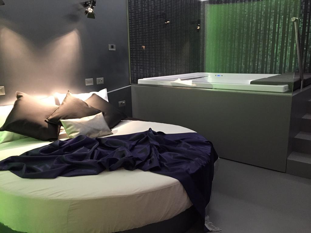 פוזולי Hotel Tiro A Volo מראה חיצוני תמונה